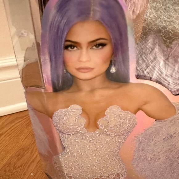 Nwt Bratz x Kylie Jenner 24-Inch Large-Scale Fashion Doll with Gown, 2 Feet Tall - Picture 10 of 12